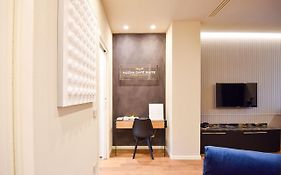 Nuova Cafe' Suite
